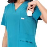 Women Scrub Tops Teal V Neck 5 Pockets in Polyester